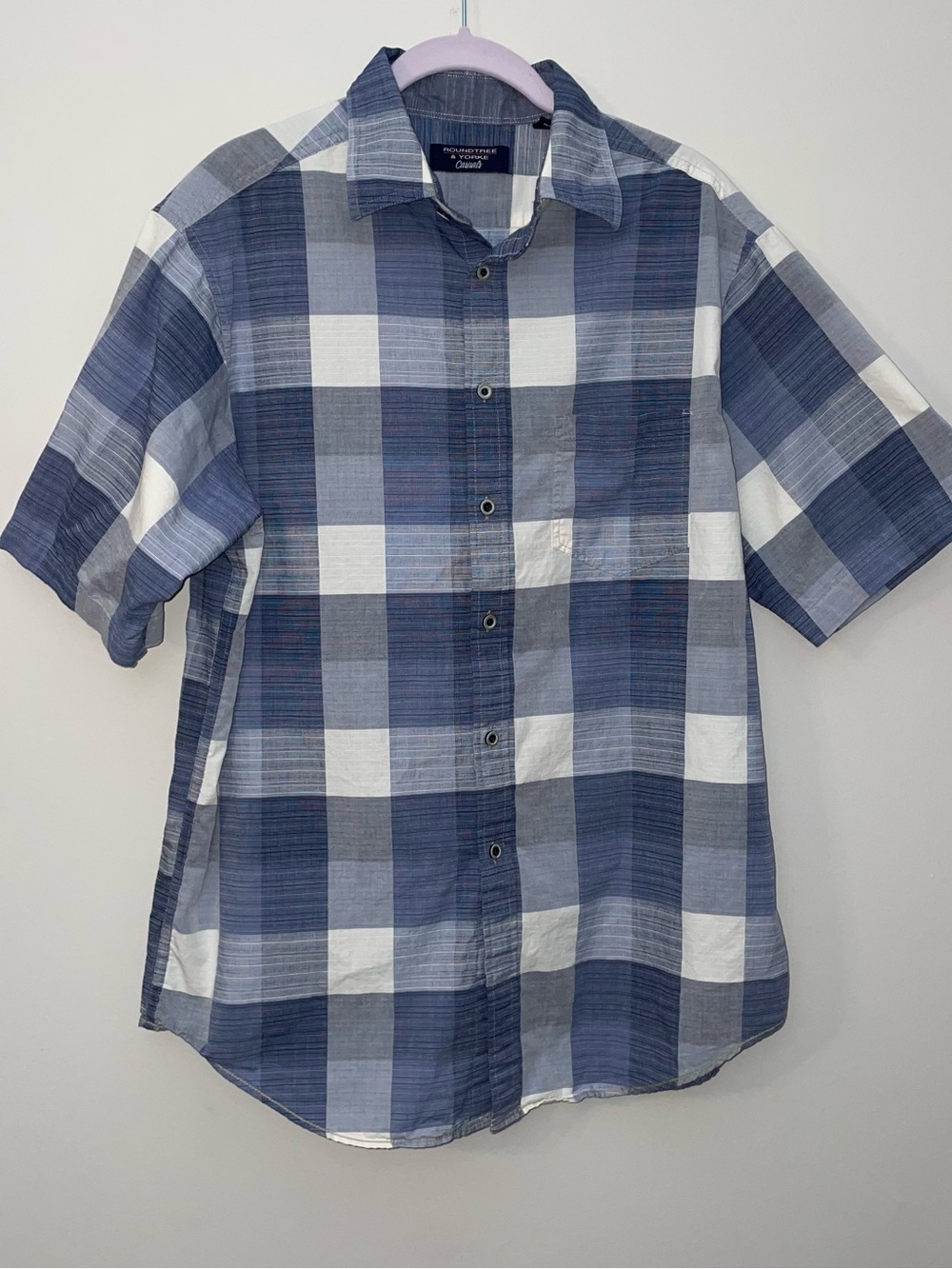 Roundtree & Yorke  Medium Men's Short Sleeve Button Down Shirt Blue Plaid